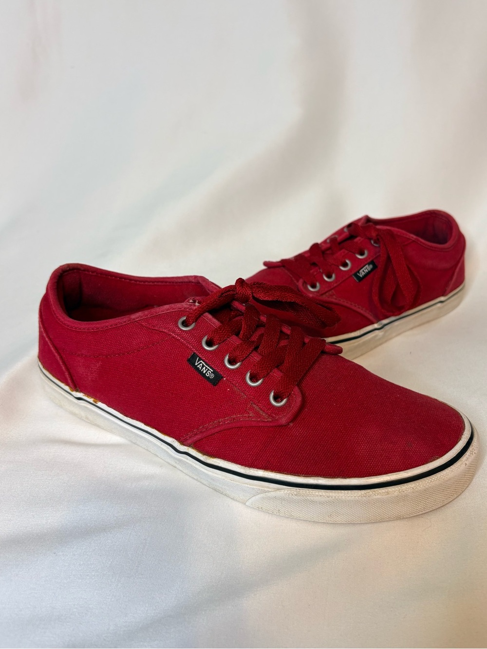 Vans Men’s Red Canvas Low Top Sneakers Size 10.5